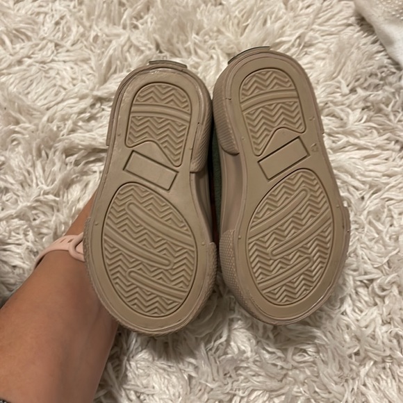 Never been worn size 4 - Picture 3 of 3